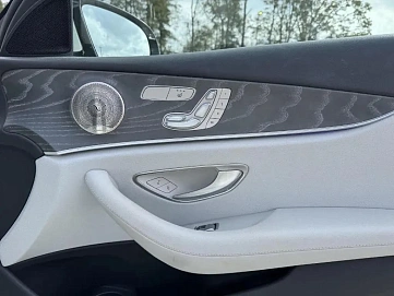 Mercedes-Benz E-Класс, 2022г, задний привод, автомат