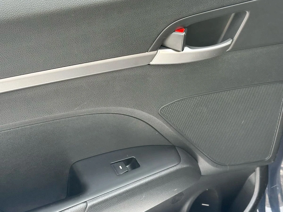 Hyundai Elantra, 2016г., передний привод, автомат