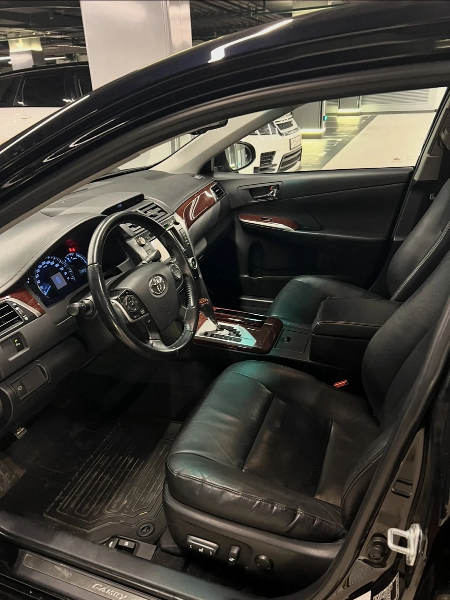 Toyota Camry, 2012г., передний привод, автомат