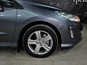Peugeot 308, 2010г., передний привод, автомат