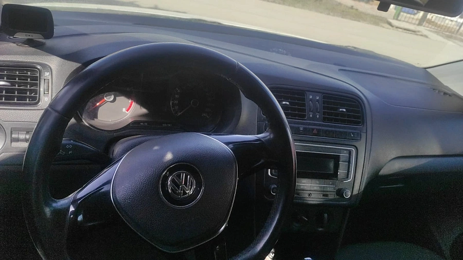 Volkswagen Polo, 2015г., передний привод, автомат