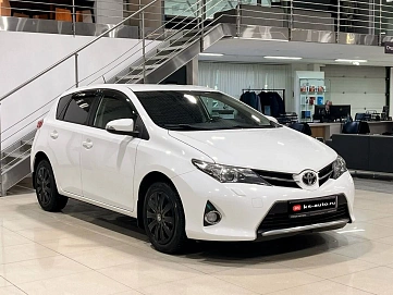 Toyota Auris, 2013г, передний привод, вариатор