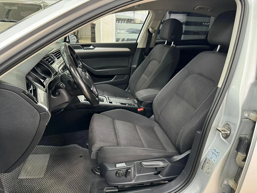 Volkswagen Passat, 2015г., передний привод, робот