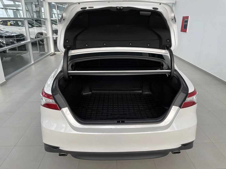 Toyota Camry, 2020г., передний привод, автомат