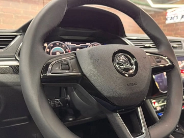 Skoda Superb, 2025г, передний привод, робот