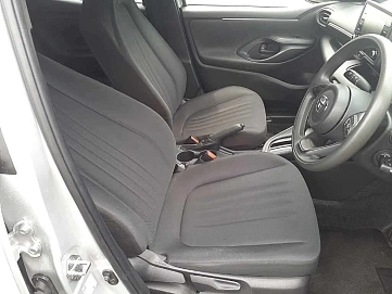 Toyota Yaris, 2022г, передний привод, вариатор