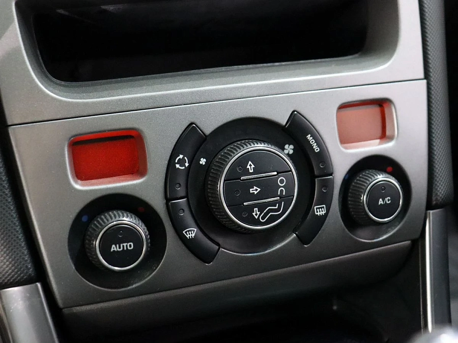 Peugeot 308, 2011г., передний привод, механика