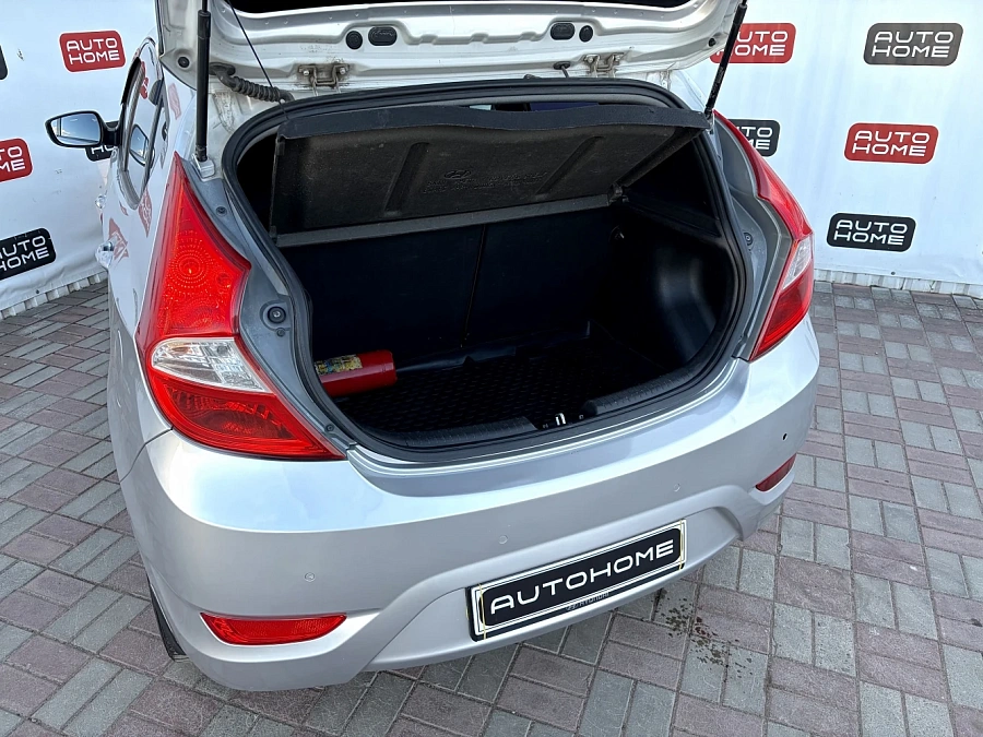 Hyundai Solaris, 2012г., передний привод, автомат