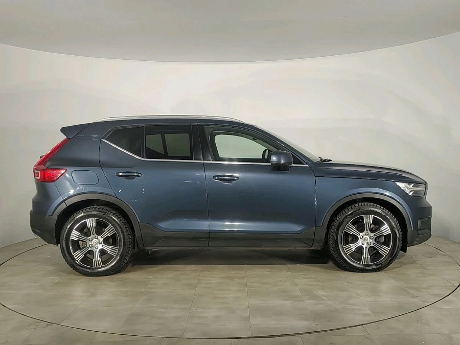Volvo XC40, 2021г., полный привод, автомат