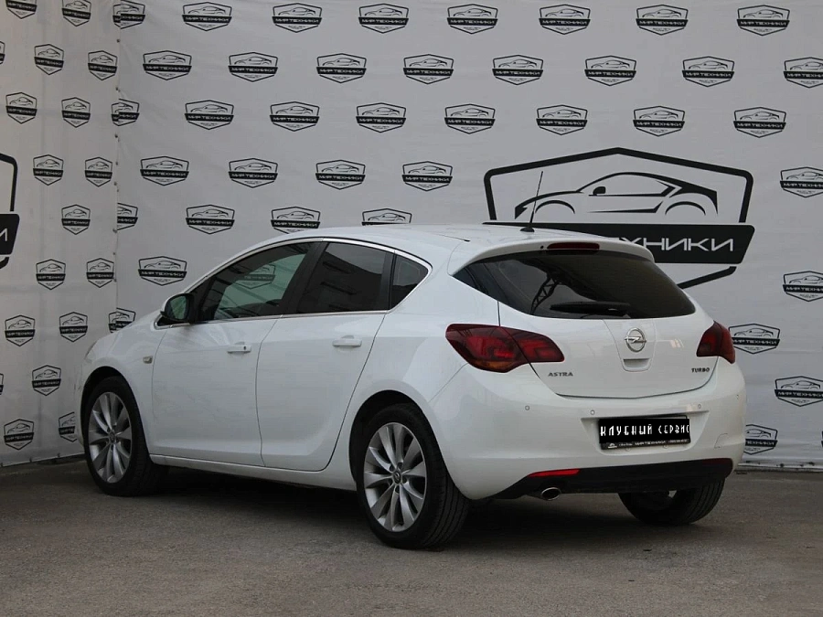 Opel Astra, 2011г., передний привод, автомат