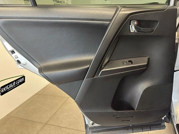 Toyota RAV4, 2015г, передний привод, автомат