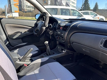 Nissan Almera, 2004г., передний привод, механика