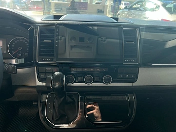 Volkswagen Multivan, 2017г, передний привод, робот