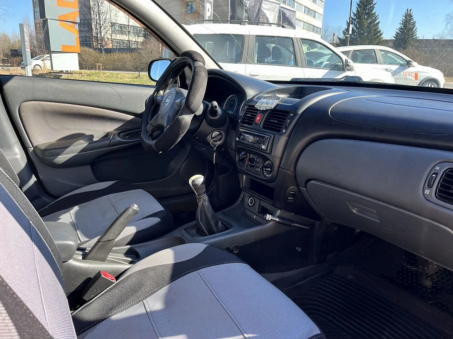 Nissan Almera, 2004г., передний привод, механика
