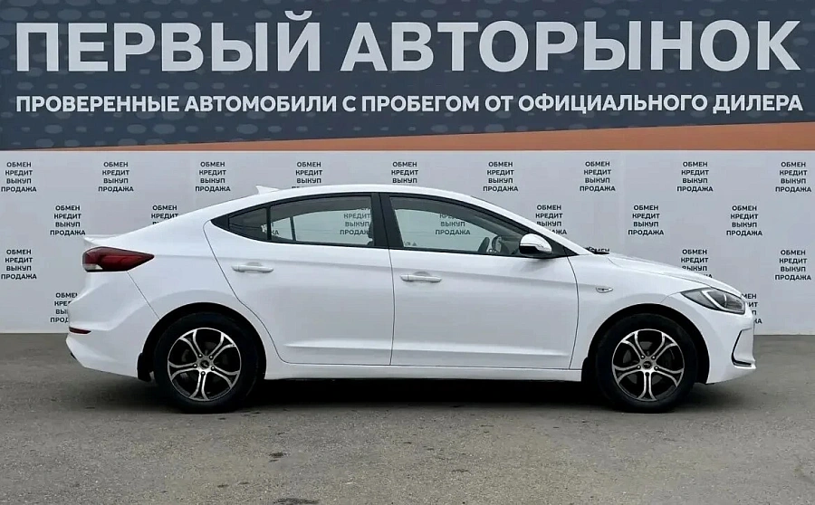 Hyundai Elantra, 2018г., передний привод, автомат