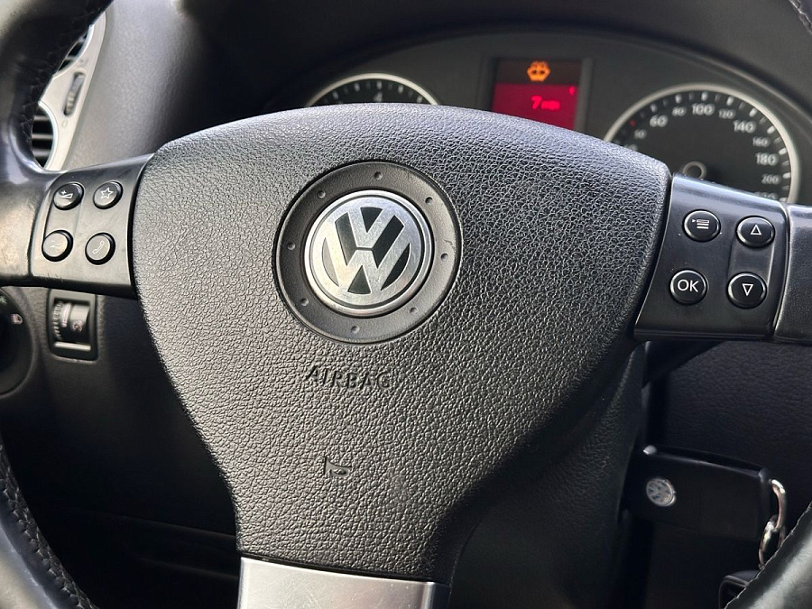 Volkswagen Tiguan, 2009г., полный привод, автомат
