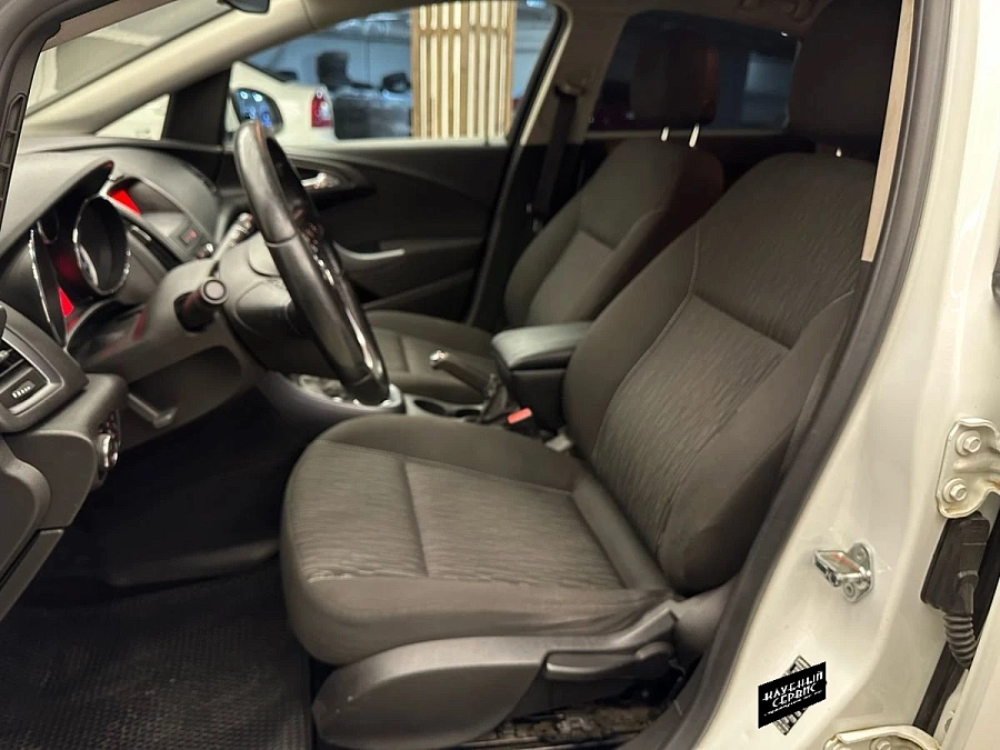 Opel Astra, 2013г., передний привод, механика