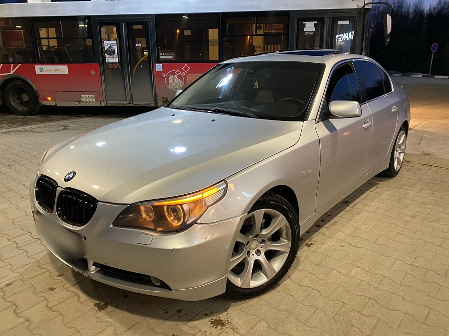 BMW 5 серии, 2004г., задний привод, автомат
