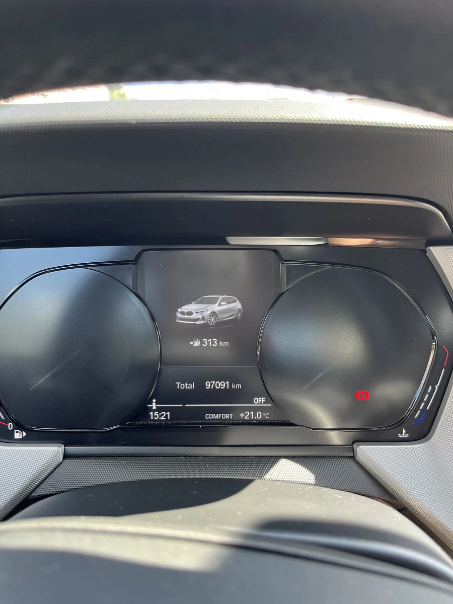 BMW 1 серии, 2020г., передний привод, механика