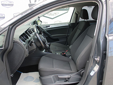 Volkswagen Golf, 2019г, передний привод, механика