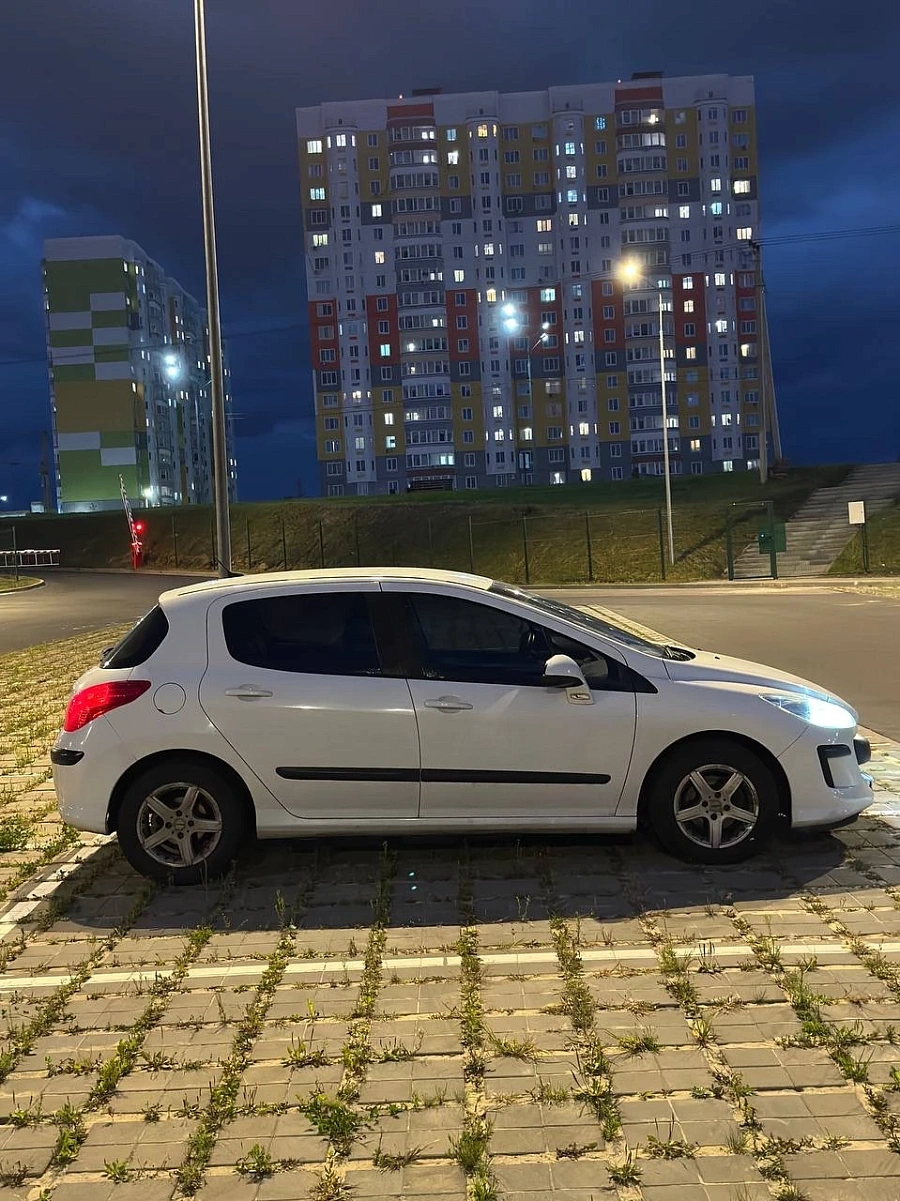 Peugeot 308, 2009г., передний привод, автомат