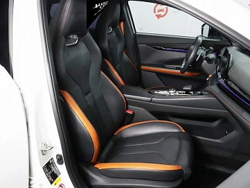 Changan UNI-V, 2023г, передний привод, робот