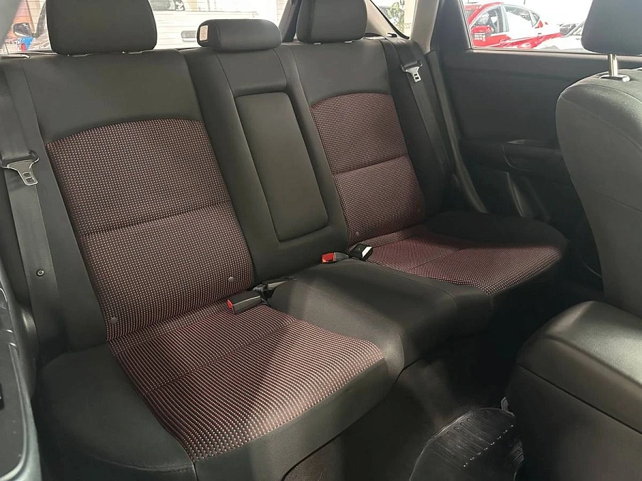 Mazda 3, 2006г., передний привод, механика