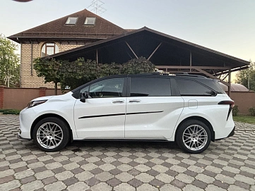 Toyota Sienna, 2023г, передний привод, автомат