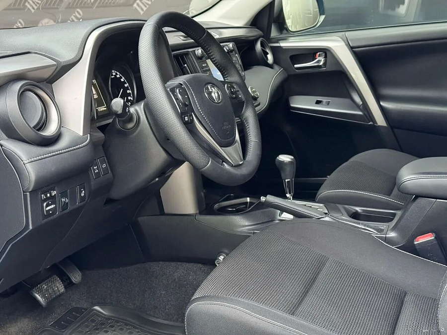 Toyota RAV4, 2016г., полный привод, вариатор