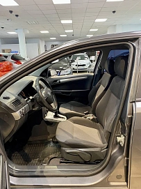 Opel Astra, 2010г, передний привод, автомат