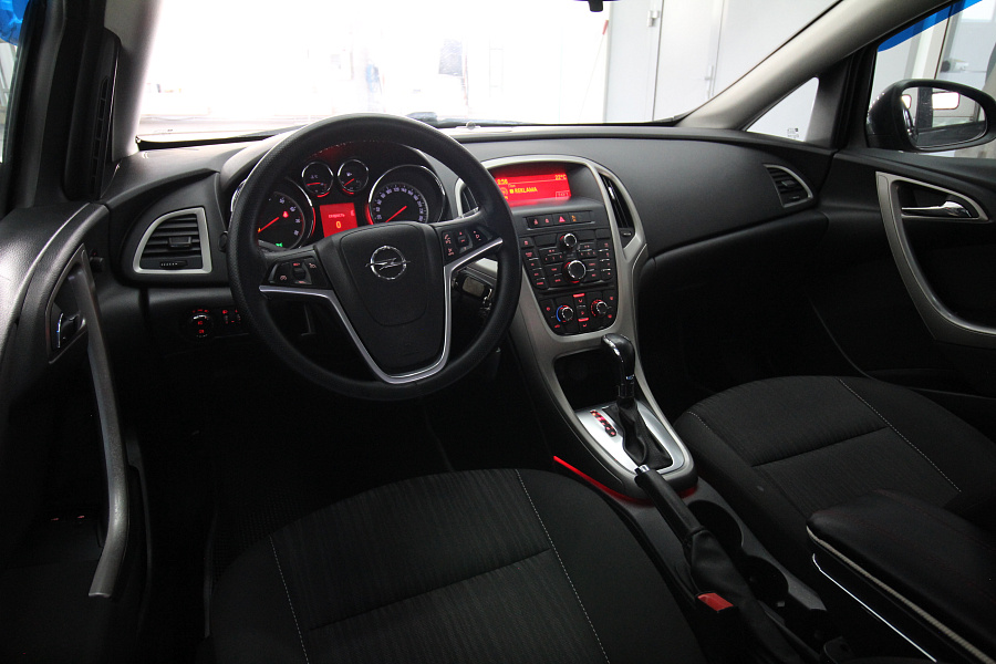 Opel Astra, 2012г., передний привод, автомат
