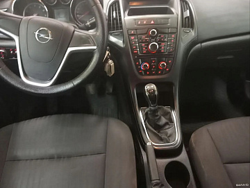 Opel Astra, 2012г, передний привод, механика