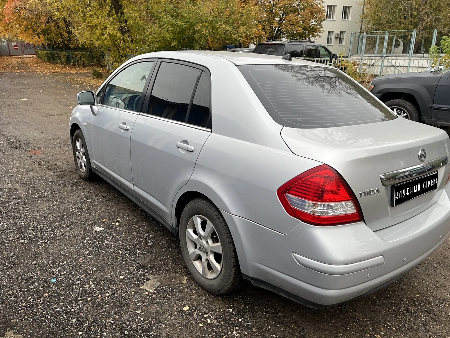 Nissan Tiida, 2008г., передний привод, автомат