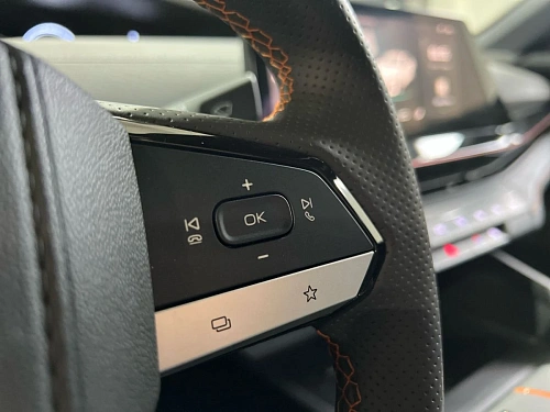 Changan UNI-V, 2024г, передний привод, робот