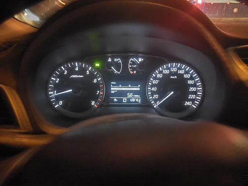 Nissan Tiida, 2015г, передний привод, вариатор