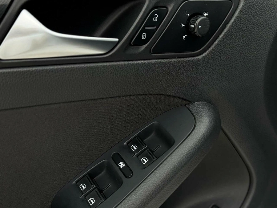 Volkswagen Jetta, 2012г., передний привод, автомат