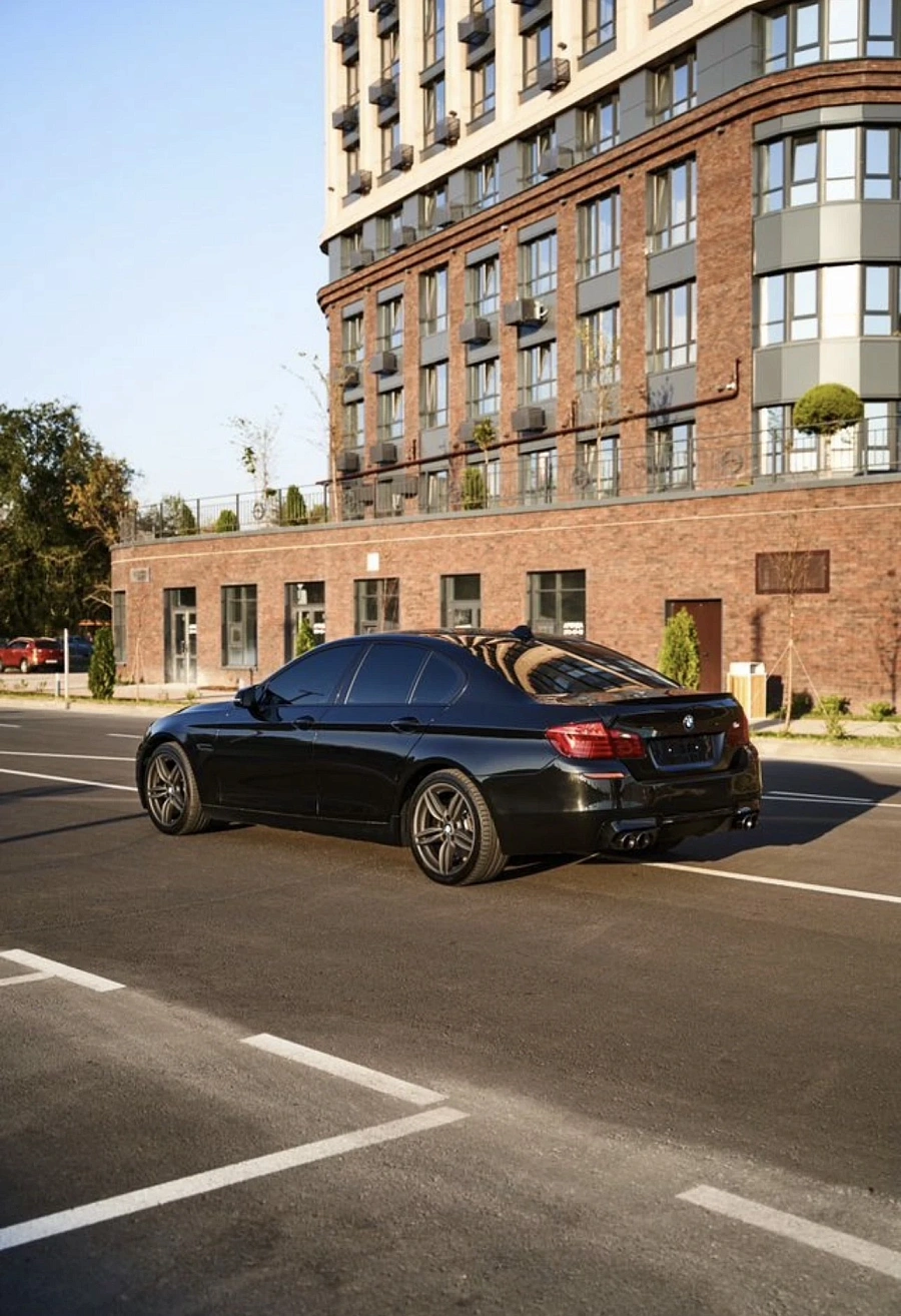 BMW 5 серии, 2015г., задний привод, автомат
