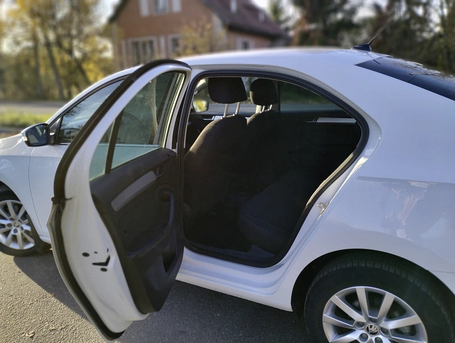 Skoda Rapid, 2021г., передний привод, робот