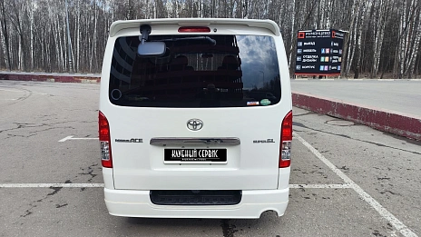 Toyota HiAce, 2015г, полный привод, автомат