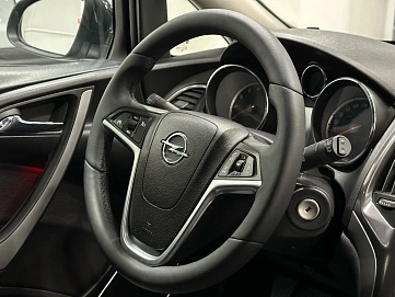 Opel Astra, 2011г, передний привод, автомат