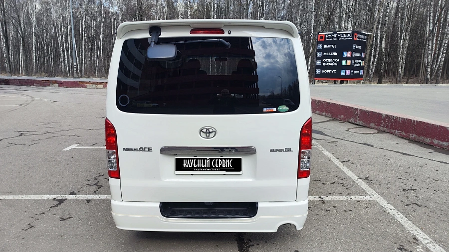 Toyota HiAce, 2015г., полный привод, автомат