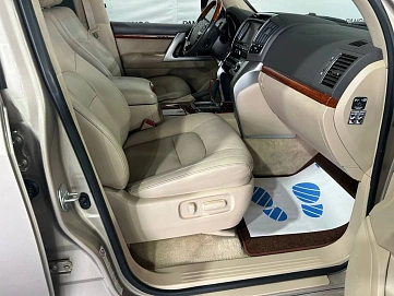 Toyota Land Cruiser, 2012г, передний привод, автомат