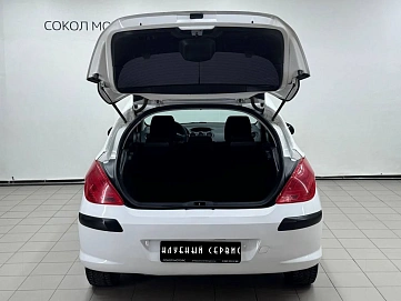 Peugeot 308, 2010г, передний привод, автомат