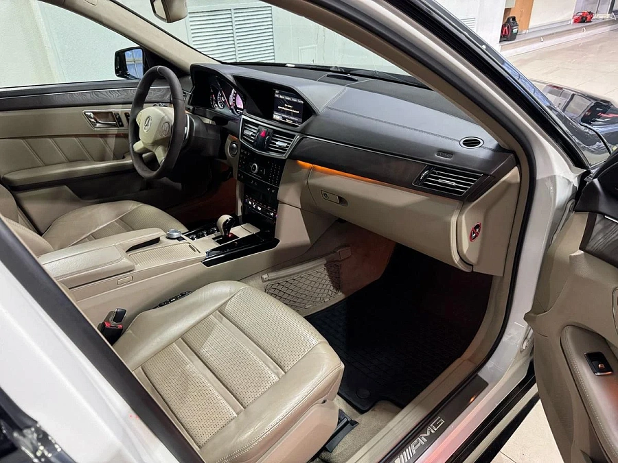 Mercedes-Benz E-Класс AMG, 2011г., задний привод, автомат