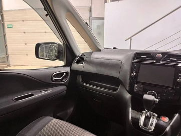 Nissan Serena, 2015г, передний привод, вариатор