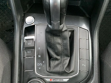 Volkswagen Tiguan, 2018г, передний привод, робот