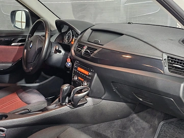 BMW X1, 2012г, задний привод, автомат