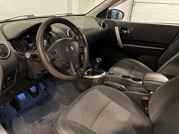 Nissan , 2011г., передний привод, механика