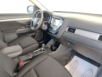 Mitsubishi Outlander, 2015г, передний привод, вариатор