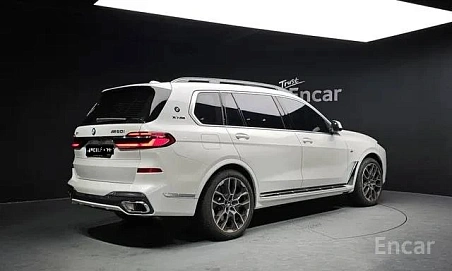 BMW X7, 2023г, полный привод, автомат